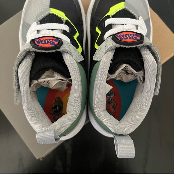 ✔️NIB✔️ NIKE Lebron 18 Low TD Space Jam Bugs vs Marvin - Picture 9 of 10